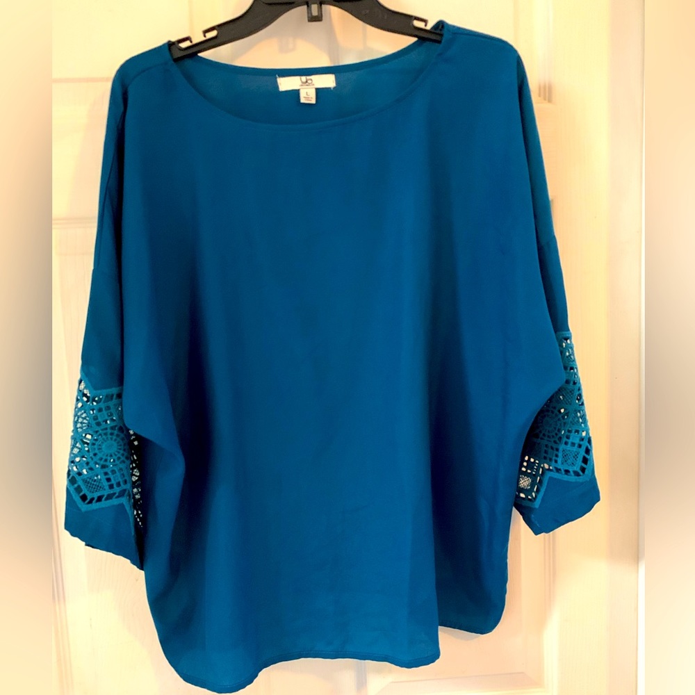 3/4 sleeve dress or casual shirt. Teal green in color.